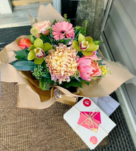 Load image into Gallery viewer, Flowers and Cream Puffs
